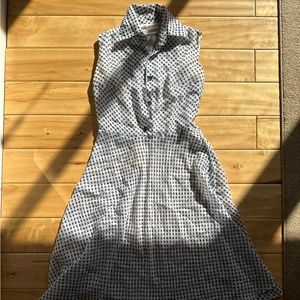 Vintage Rassal, size 38. Fits nicely, cute collar.